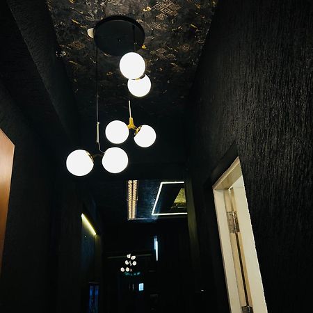 Shades Of Black 2 Hotel Lucknow Exterior foto