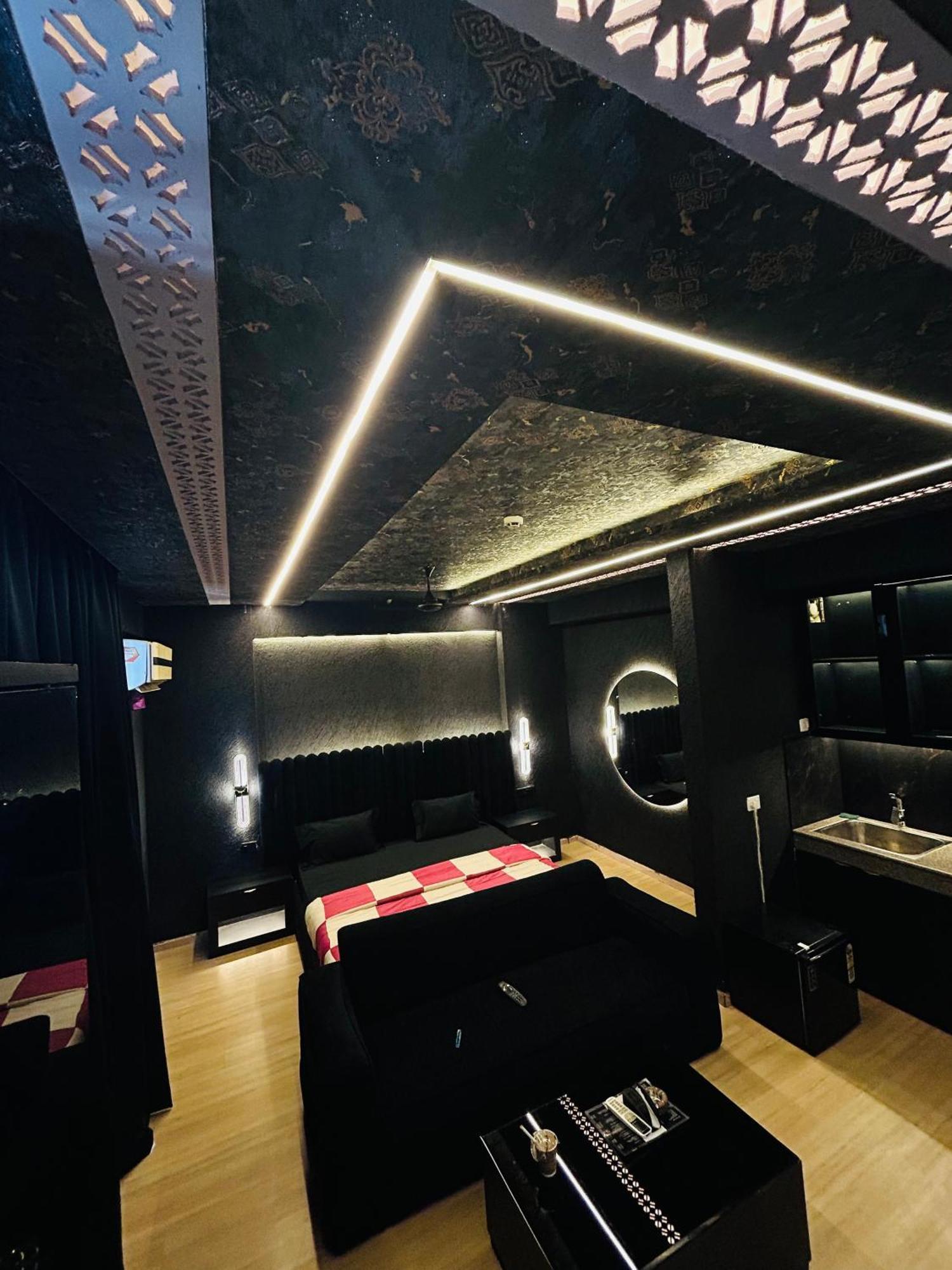 Shades Of Black 2 Hotel Lucknow Exterior foto
